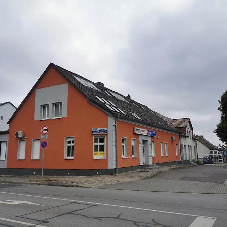 Zimmervermietung Schoenfliesser Stuben Auch Fuer Monteure Eisenhüttenstadt Exterior foto