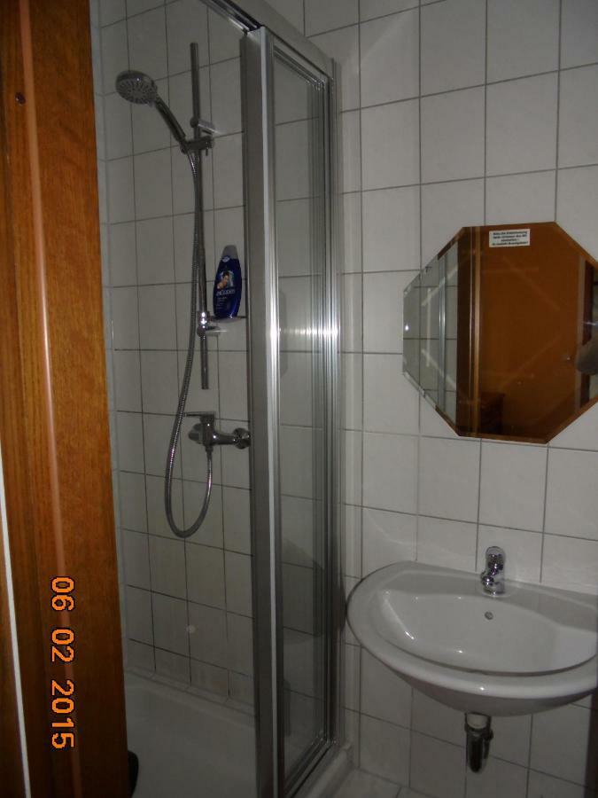 Zimmervermietung Schoenfliesser Stuben Auch Fuer Monteure Eisenhüttenstadt Exterior foto