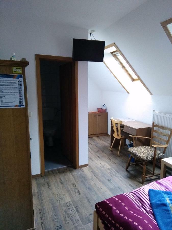 Zimmervermietung Schoenfliesser Stuben Auch Fuer Monteure Eisenhüttenstadt Exterior foto